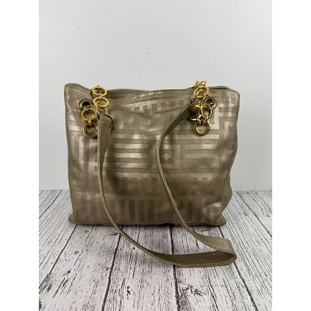 Vintage High Fashion Canada Gold Leather Shoulder Bag w/ Gold Chain Strap – Chic